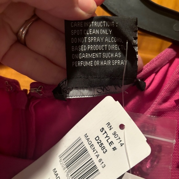 Pisarro Nights 3D Floral Bodice Beaded Gown in Magenta Size 14 NWT - Picture 7 of 7